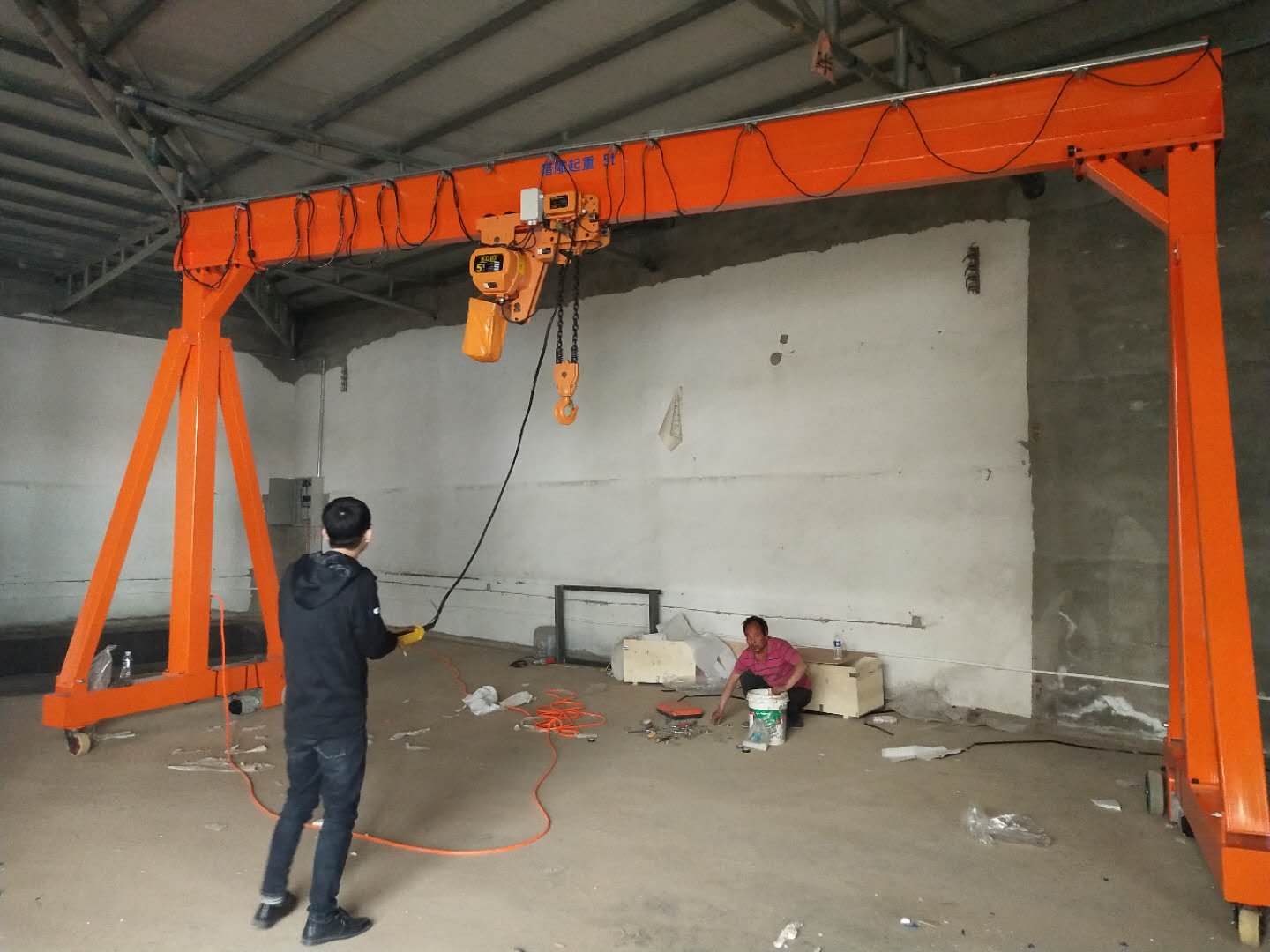 獵雕無軌電動龍門吊交付雄安新區(qū)客戶